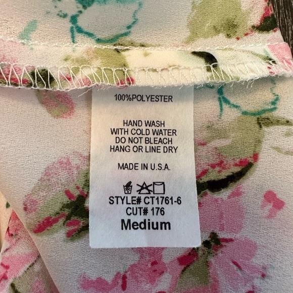 Pink Lily “I Don’t Kiss and Tell” Floral‎ Blouse - Picture 7 of 12